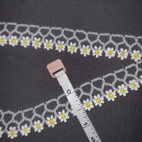 🌼 Hand-Woven Daisy Beaded Choker — Created with Passion - Picture 9 of 9